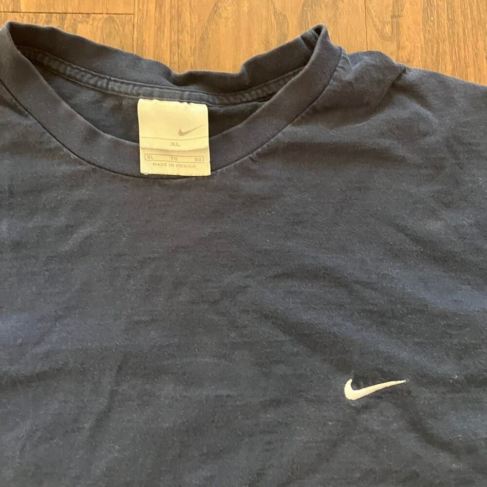 Nike Men's Navy T-shirt